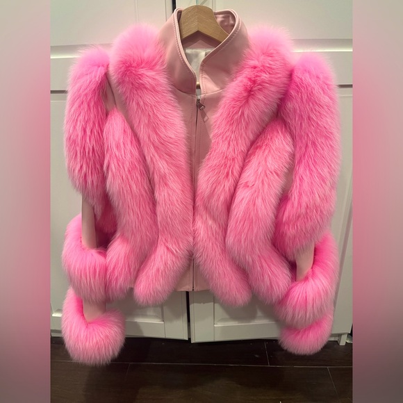 Fox fur jacket with genuine leather. Size Small but fits like a medium - Picture 2 of 7